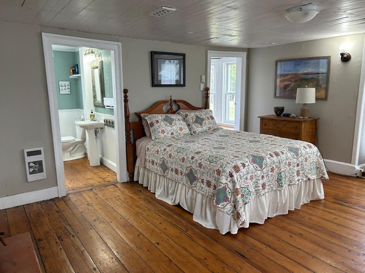 The Shipbuilder's Cottage-Two Century Old Charm - B&B St. Martins