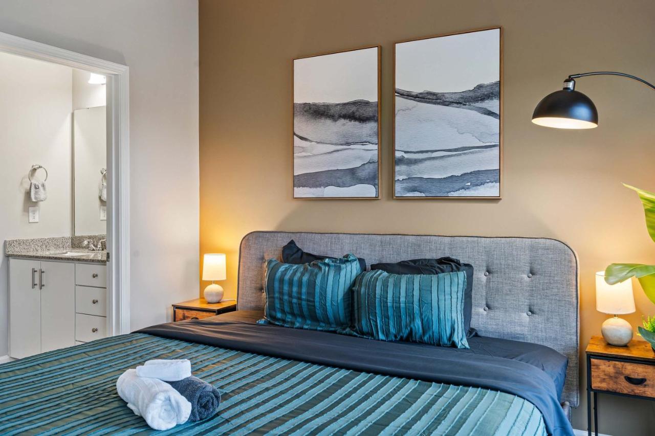 Upscale King 3BR Townhouse in Pineville - B&B Charlotte