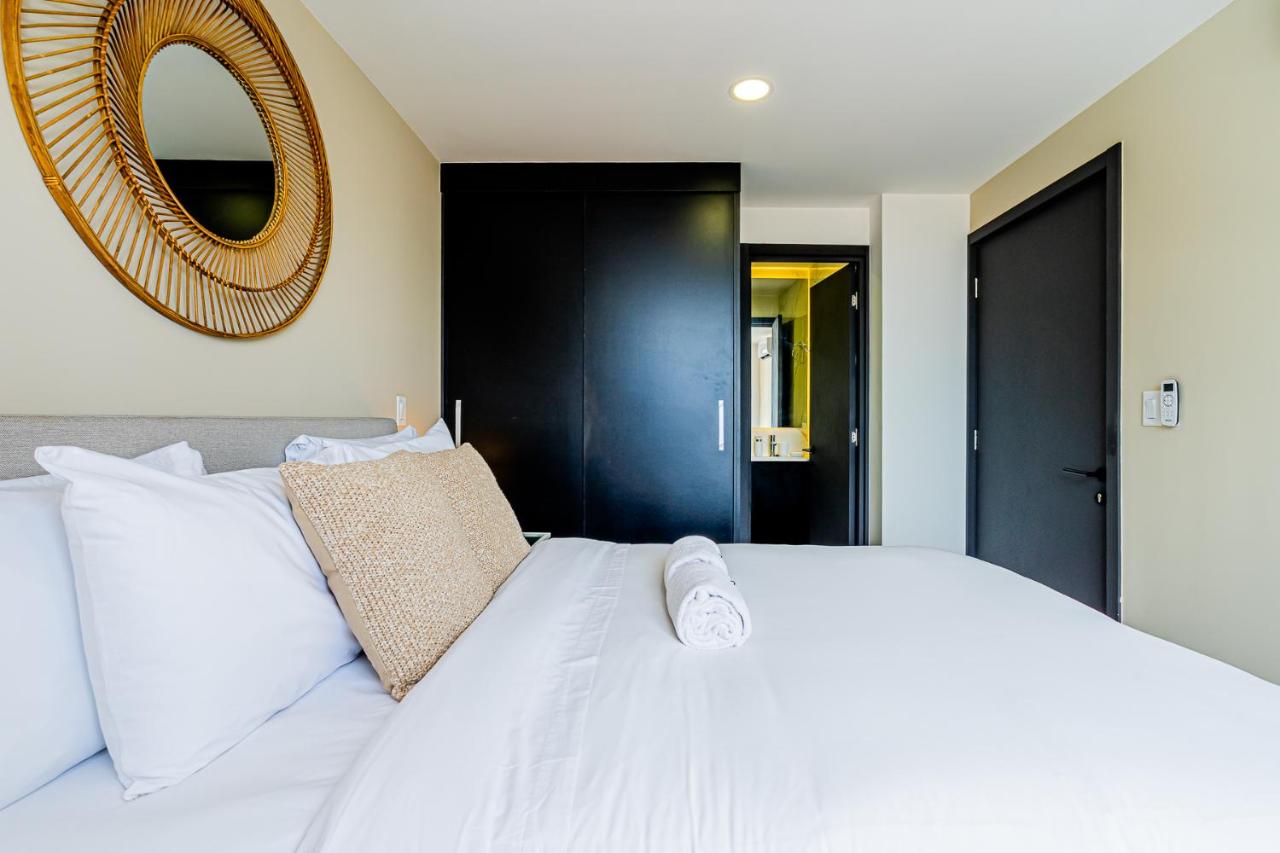 Deluxe One-Bedroom Apartment