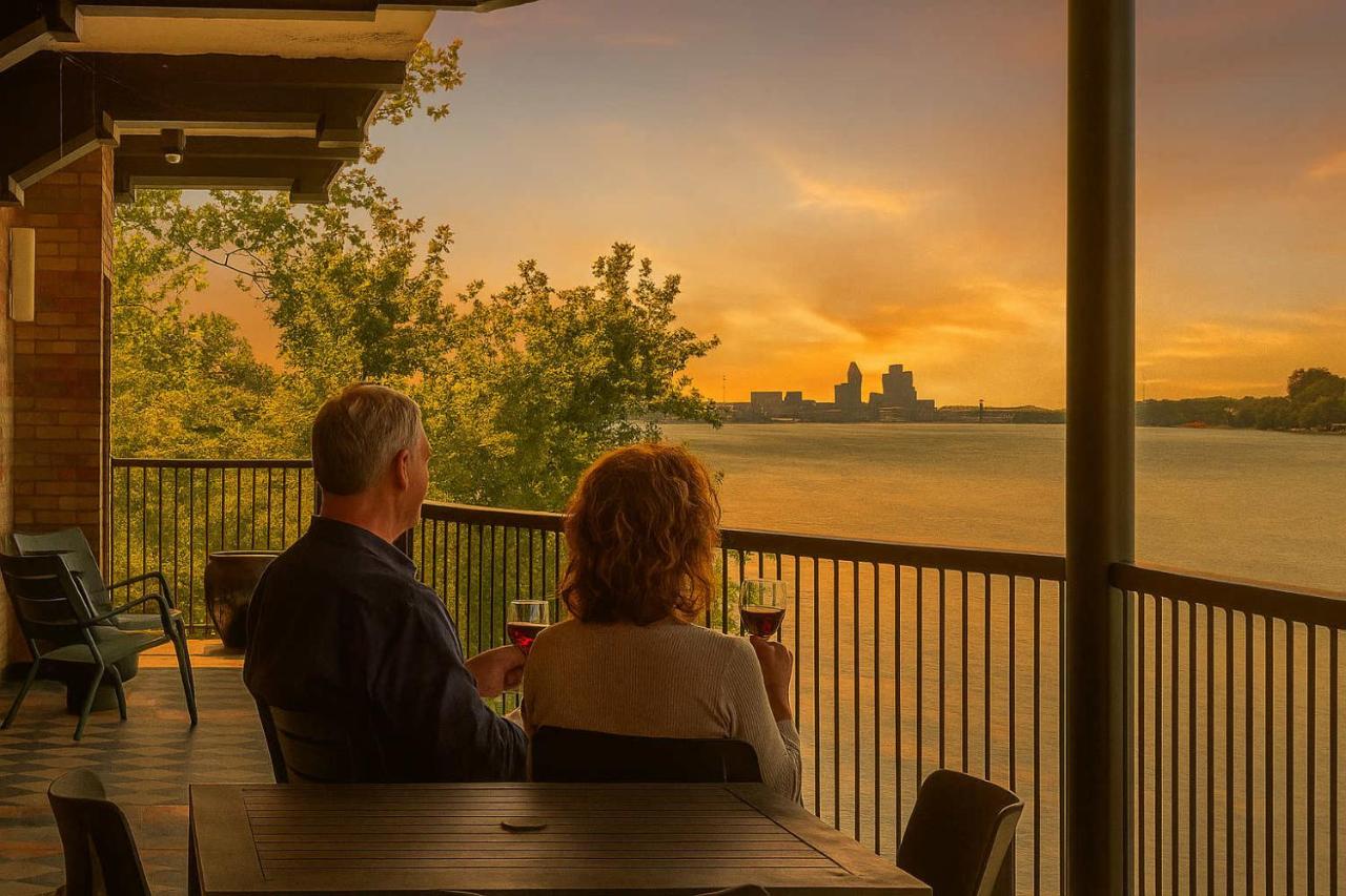 Elegant Riverside Escape Bottom-Floor Haven - B&B Louisville