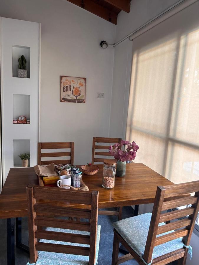 Casa Olivia- Alojamiento con piscina - Aeropuerto Ezeiza - Chambres d’hôtes Ezeiza