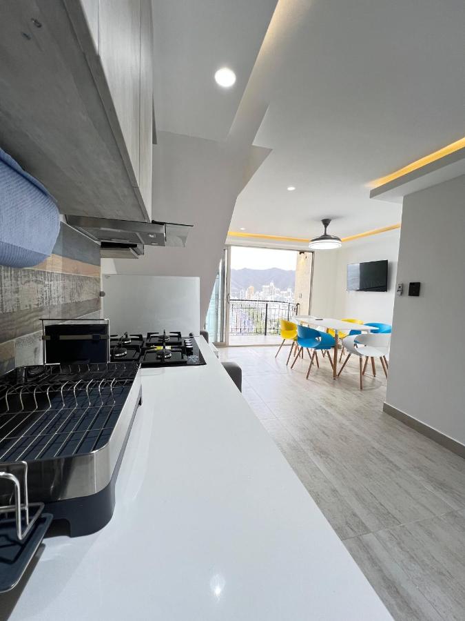 Appartamento con 2 Camere da Letto, Balcone e Vista mare