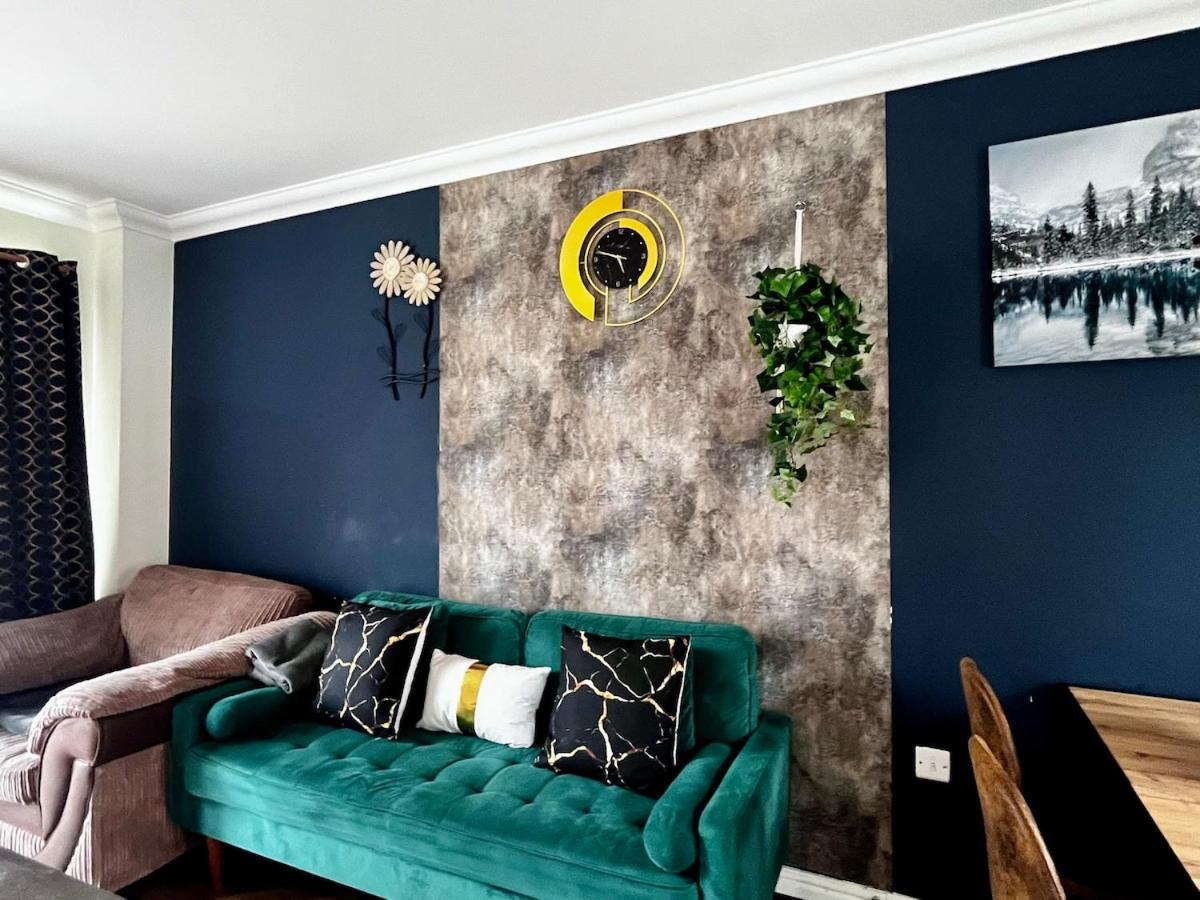 Spacious 4BR House Canterbury with Free Parking - Sleeps 8 - B&B Thannington