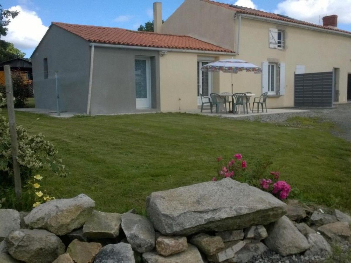 Maison rénovée à la ferme avec terrasse, Wifi et parc animalier - FR-1-426-288 - Bed and Breakfast Les Clouzeaux