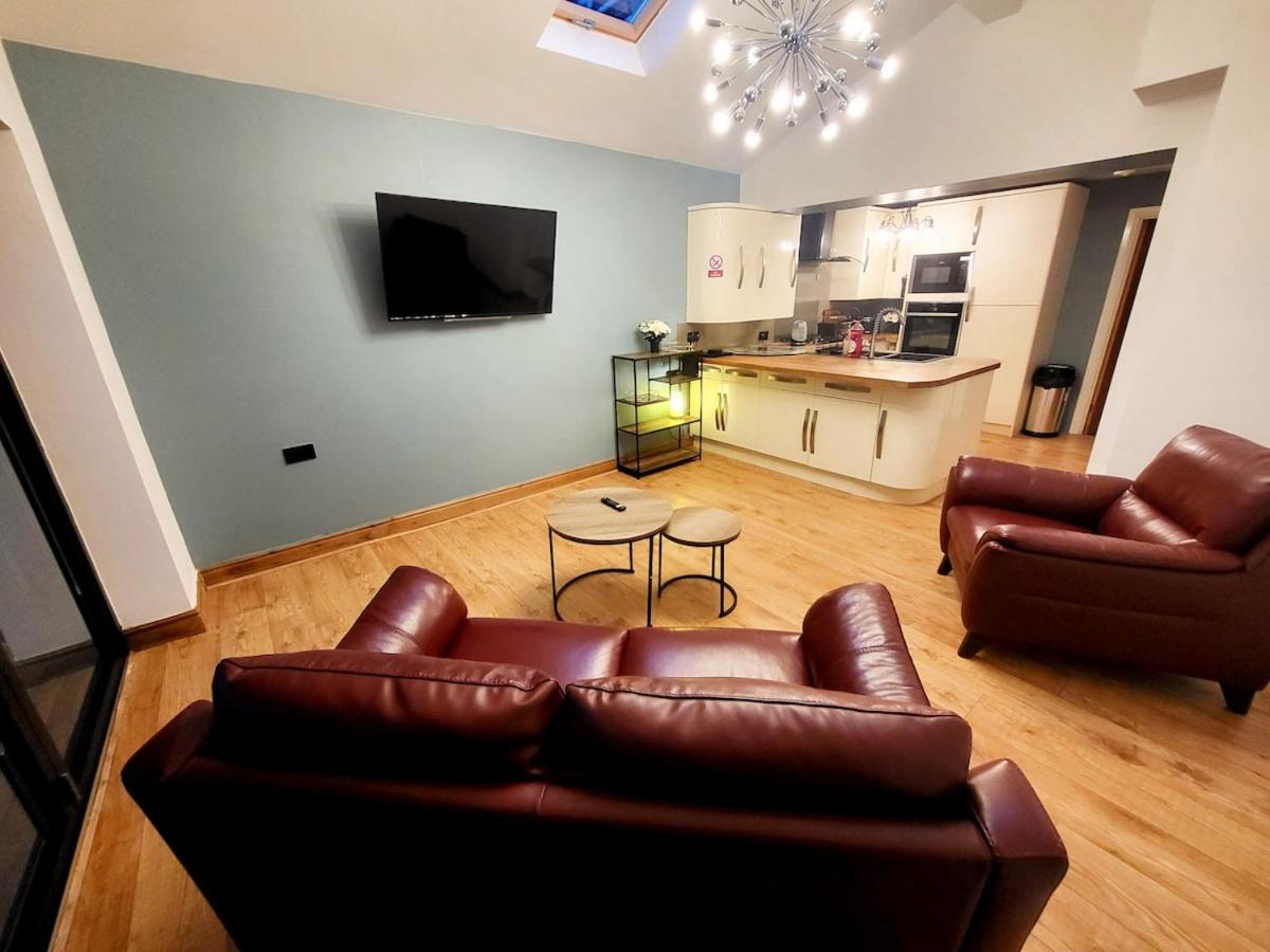 3-Bed Family Haven with Free Parking - B&B