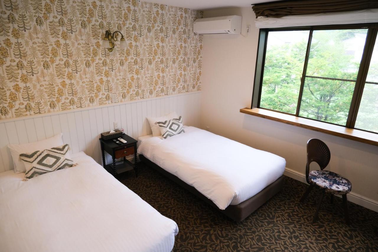 Standard Twin Room with Mountain View