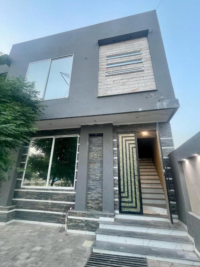 Elysian Nest 2BR Apartment Abdullah Gardens - B&B Faisalabad