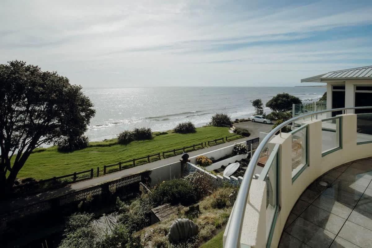 Wanaka Beachouse - stay next to the sand - Bed and Breakfast New Plymouth