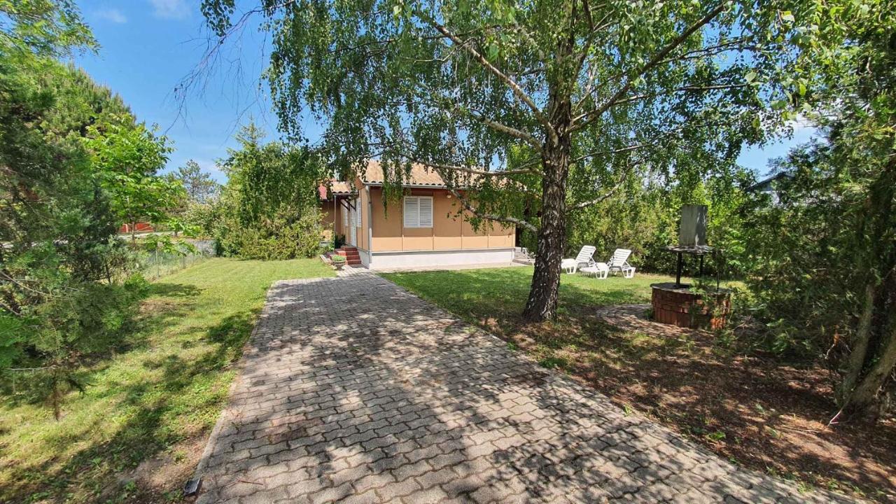 Holiday home in Balatonfenyves 38374 - B&B Balatonfenyves