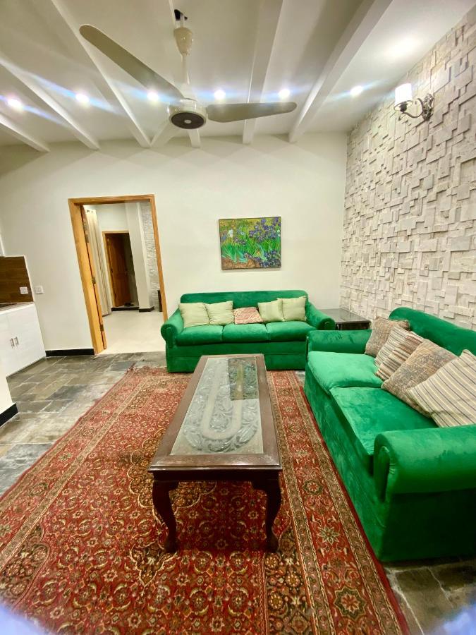Deluxe One-Bedroom Apartment