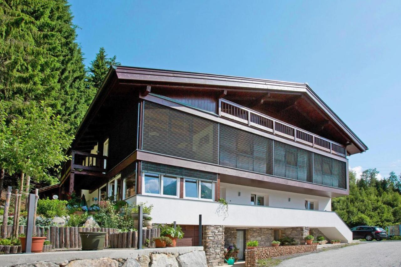 Apartment in Neukirchen with a balcony - B&B