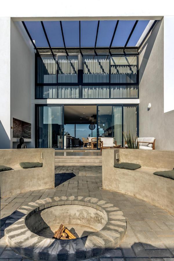 Villa Serenity Luxury Beachfront Retreat - B&B