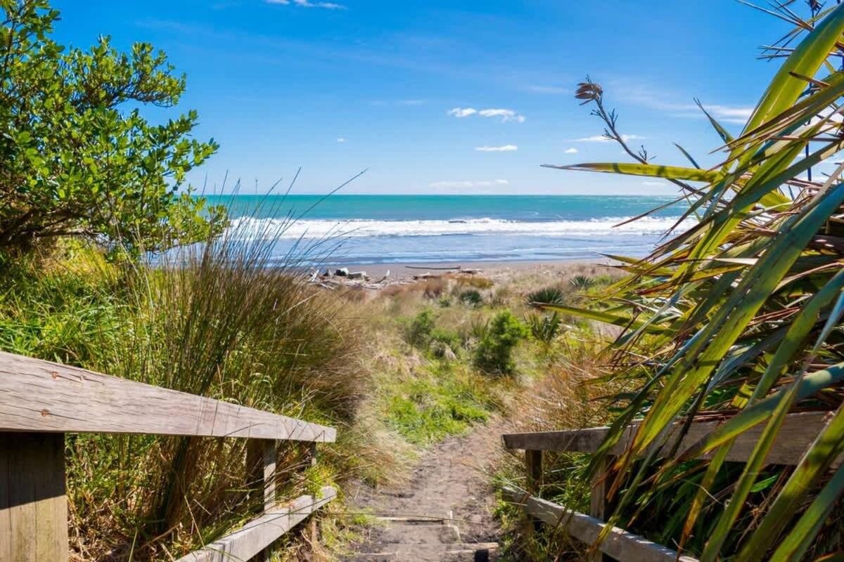 Fabulous In Fitzroy - seconds to Fitzroy Beach - Bed and Breakfast New Plymouth