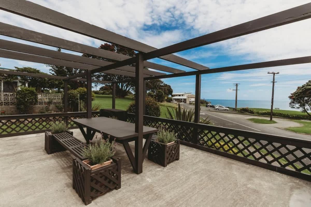 Blue Haven On Belt - seconds to coastal walkway - Bed and Breakfast New Plymouth