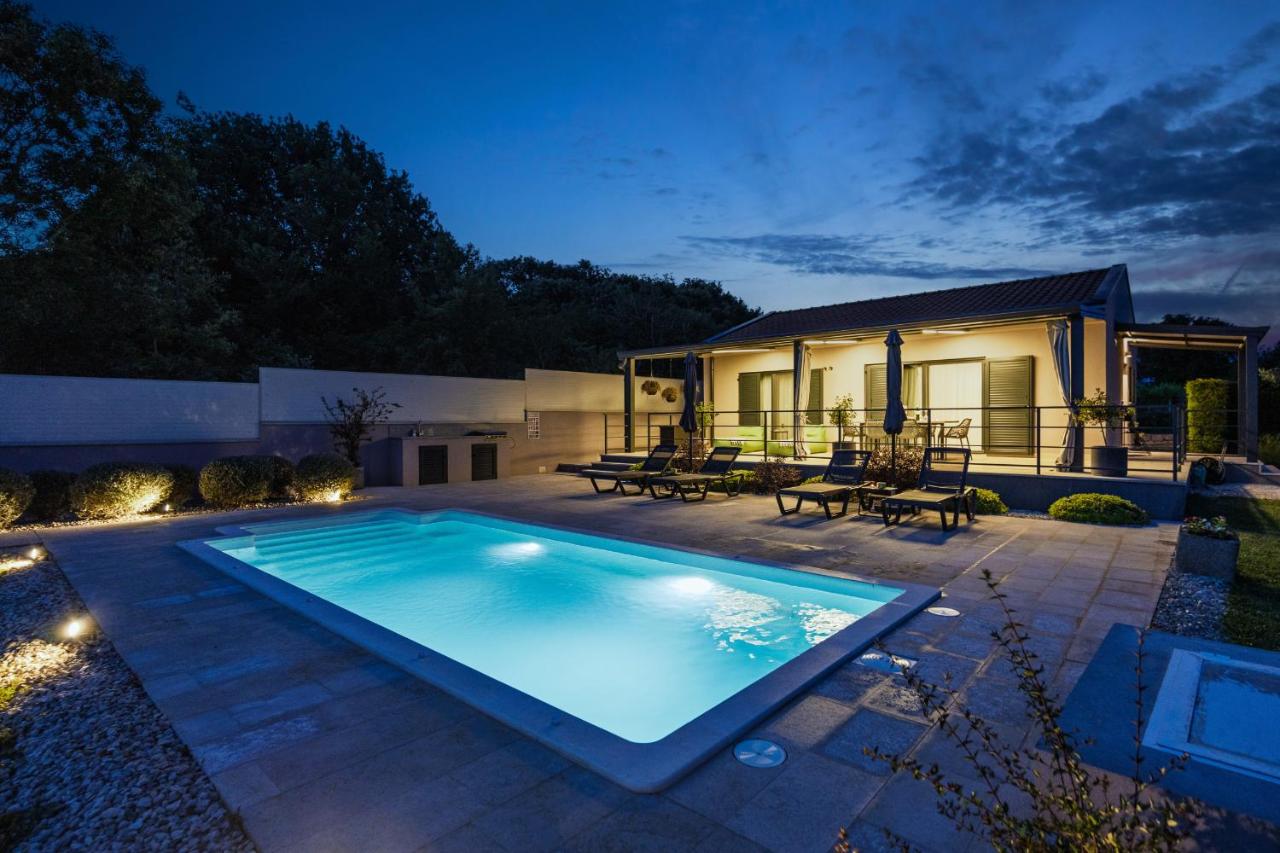 Villa Jolanda for 4 people near Rovinj with kids playground & large garden - only 850 m from beach - Ferienwohnung