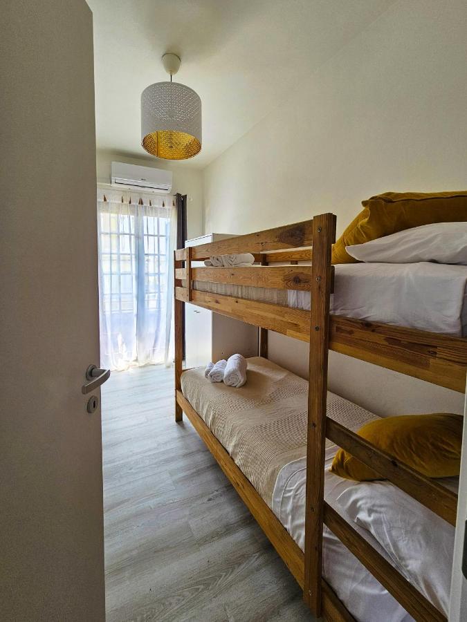 Chambre Lits Jumeaux avec Salle de Bains Commune