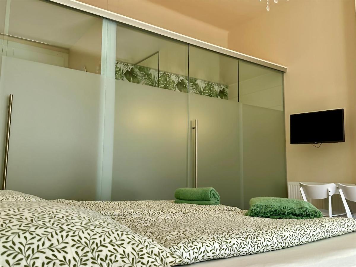 Smaragd, Apartment im Zentrum am Fluss, Balkon - Chambres d'hôtes Bad Ischl