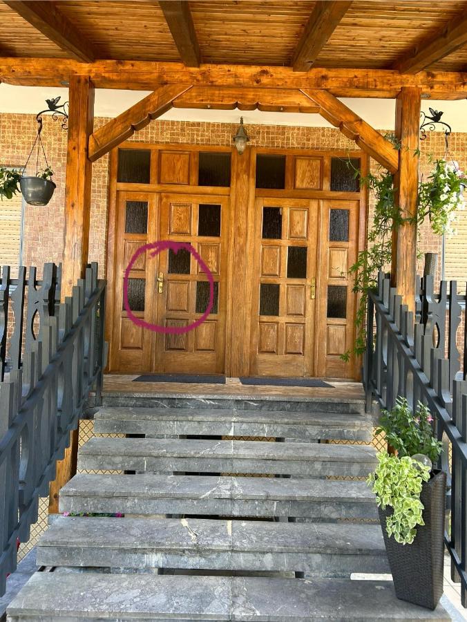 Near airport Zagreb 2 Netflix, WiFi, Self check in - B&B