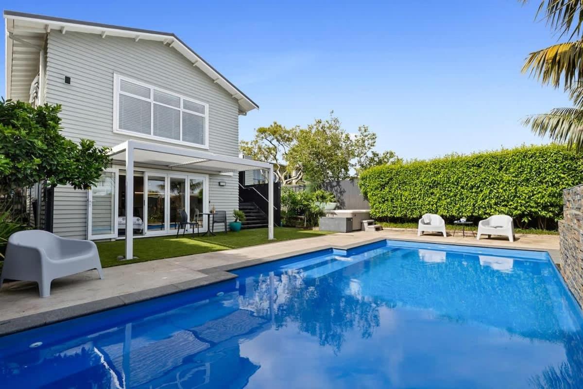 Amaroo - poolside studio near Pukekura Park - B&B Distretto di New Plymouth