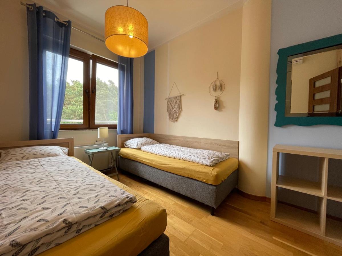Klimatyzowany apartament przy plaży - 2 sypialnie, basen, garaż, Villa 4 Pory Roku - Bed and Breakfast Jastrzębia Góra