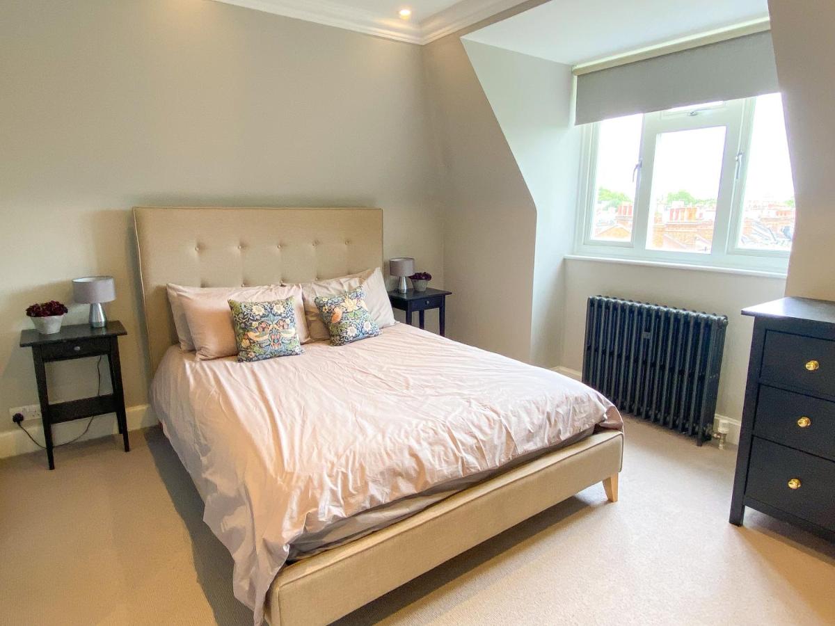 Exquisite Top Floor Flat Heart of Chelsea - Ferienwohnung London