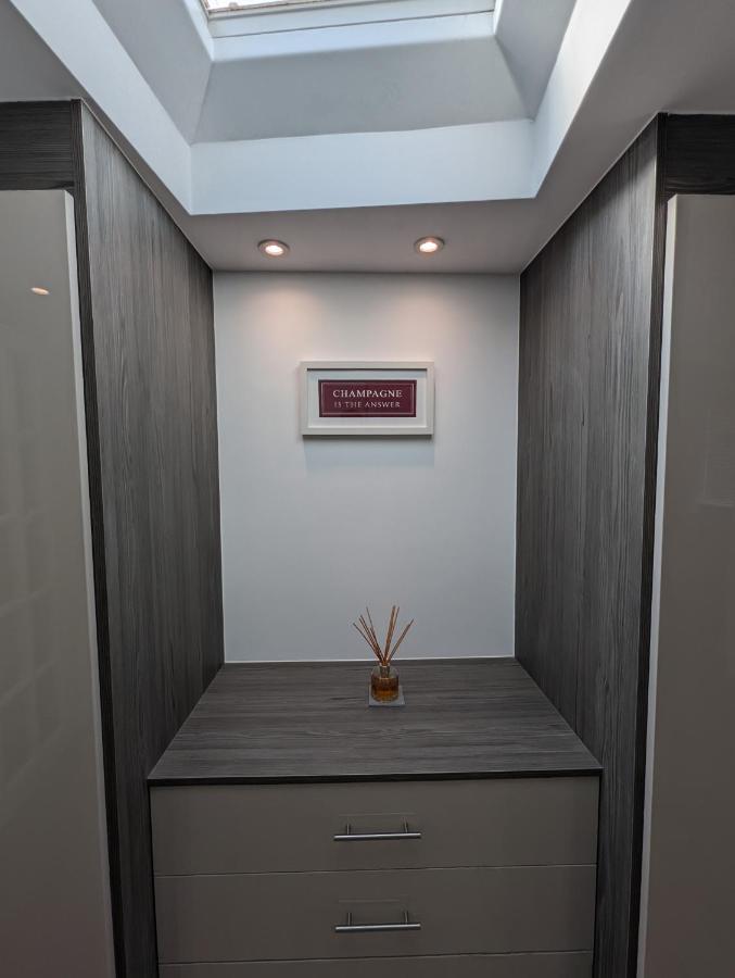 Thames Riverside Retreat Serene 3 Bed Bungalow - B&B Walton on Thames