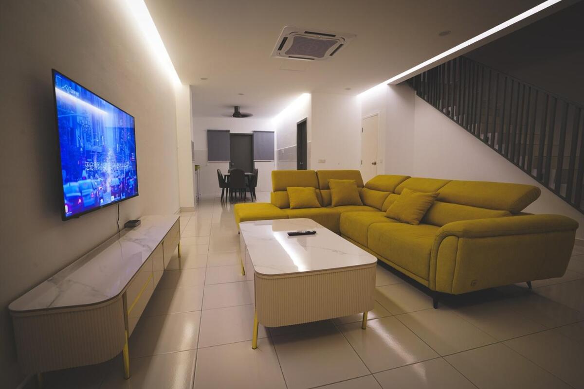 HM Residence 11pax Setia City Convention - B&B Shah Alam