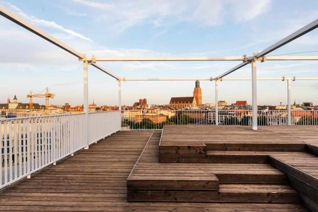 Prince Witold's Apartments with a rooftop view of the city - 500 Steps to Rynek WroApart - B&B