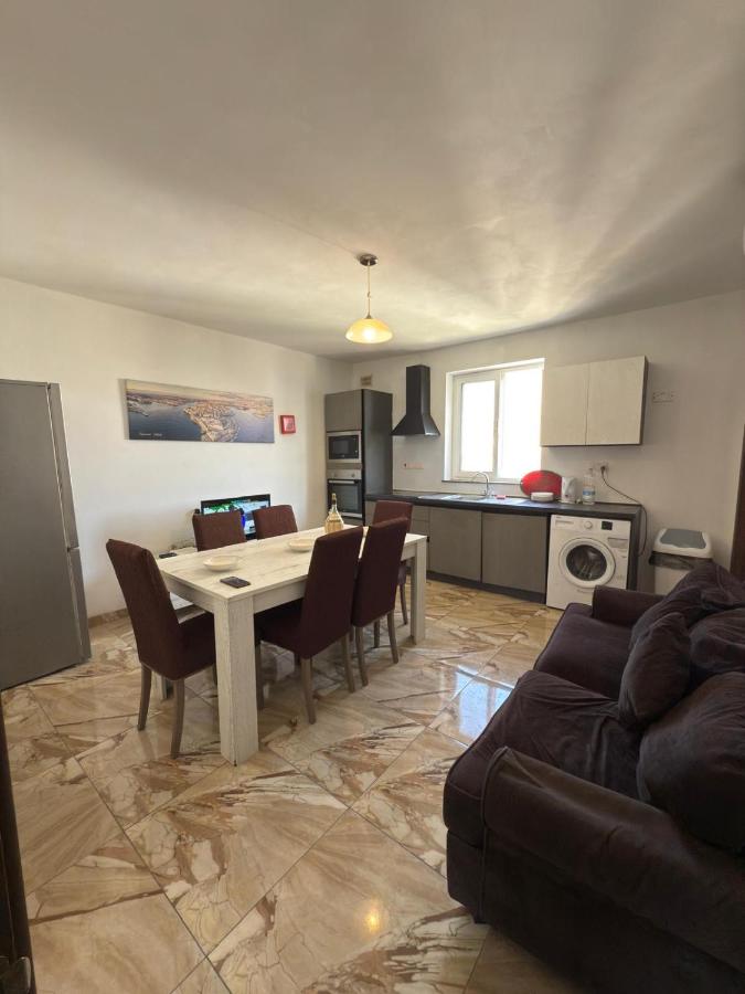 3-Bedroom Apartment in Msida M4 - Chambres d’hôtes Imsida
