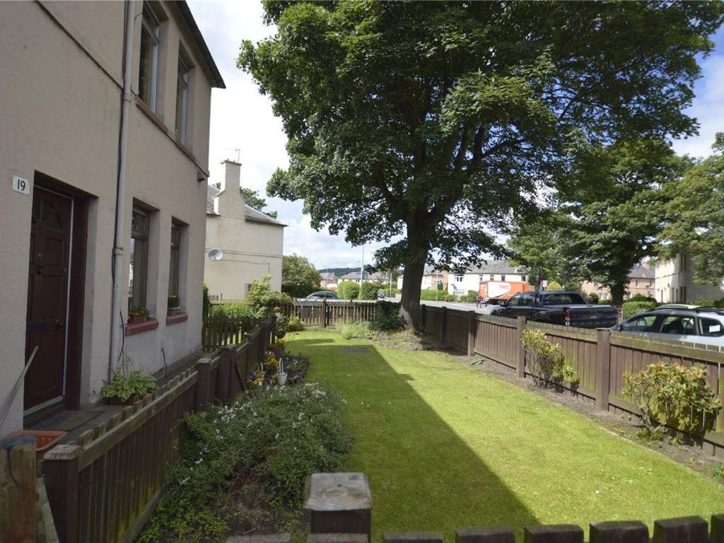 Bright & Cozy Home in Edinburgh,Murrayfield Stadium,airport and near to city center with free on street parking - B&B Edimburgo