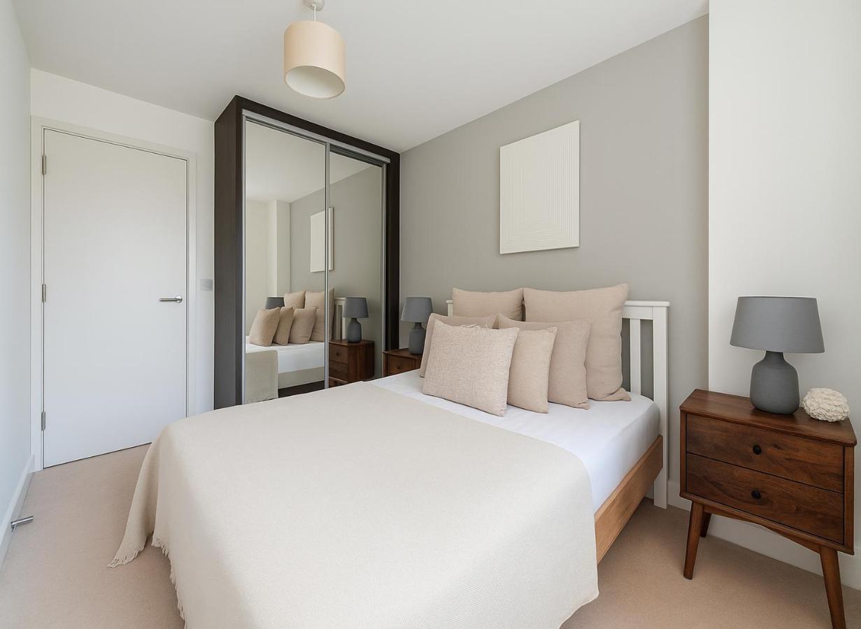 2 Bed Flat in Park Royal - Ferienwohnung London