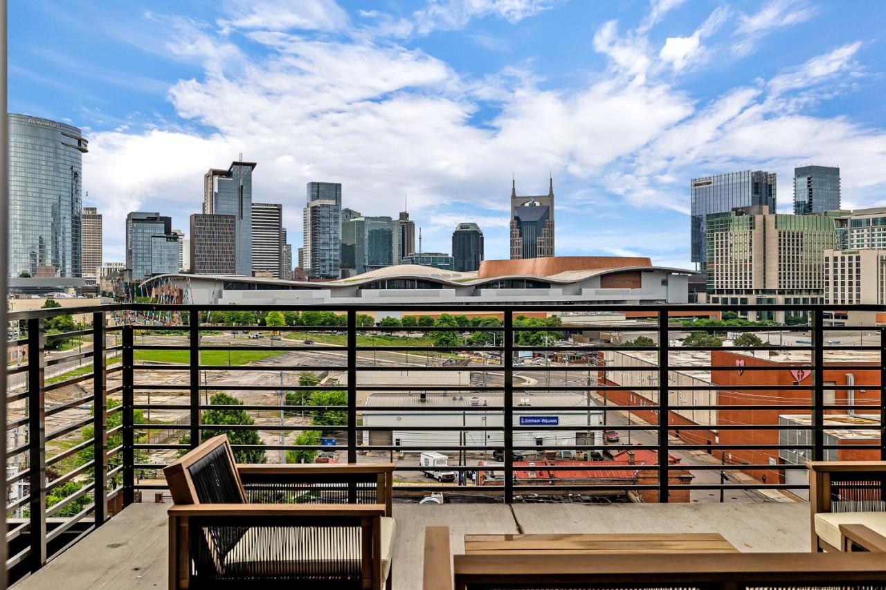 Beverly Nash Downtown, Incredible Skyline Views, Walk to Broadway! - Bed and Breakfast Nashville