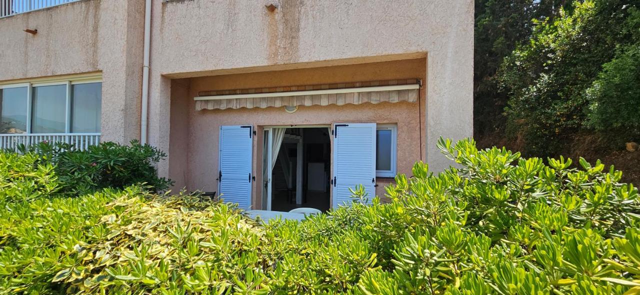 T1 Pinedda, Studio confort-Vue mer- Calme & soleil - Bed and Breakfast Propriano