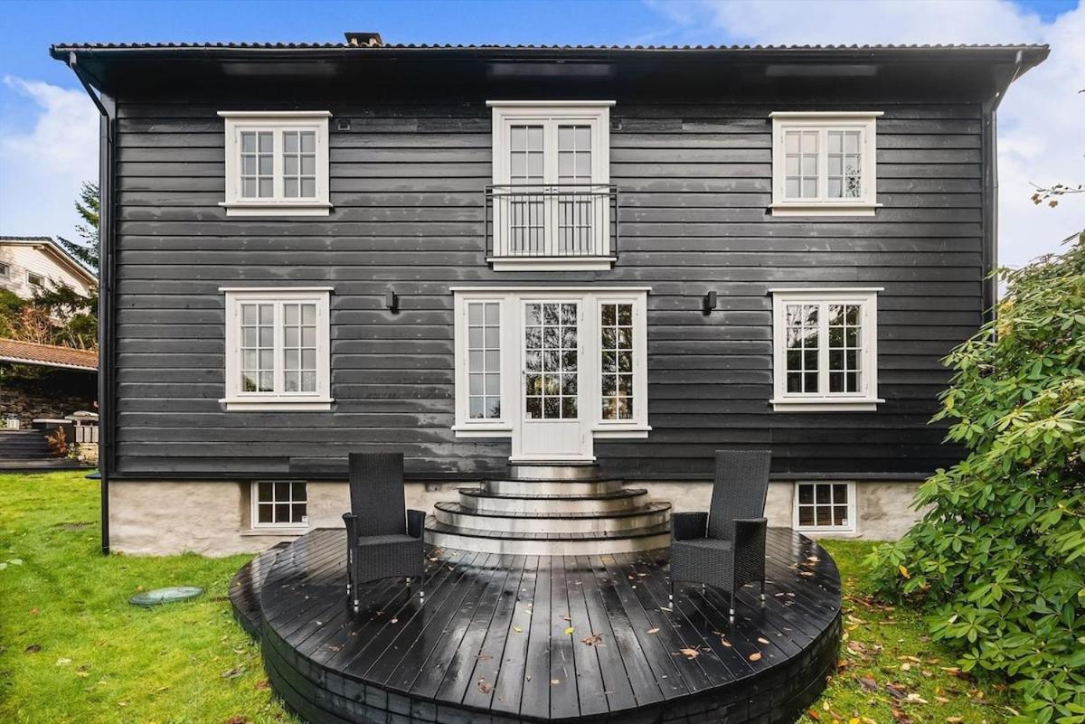 Traditional Norwegian Villa, Bay view and boat - B&B