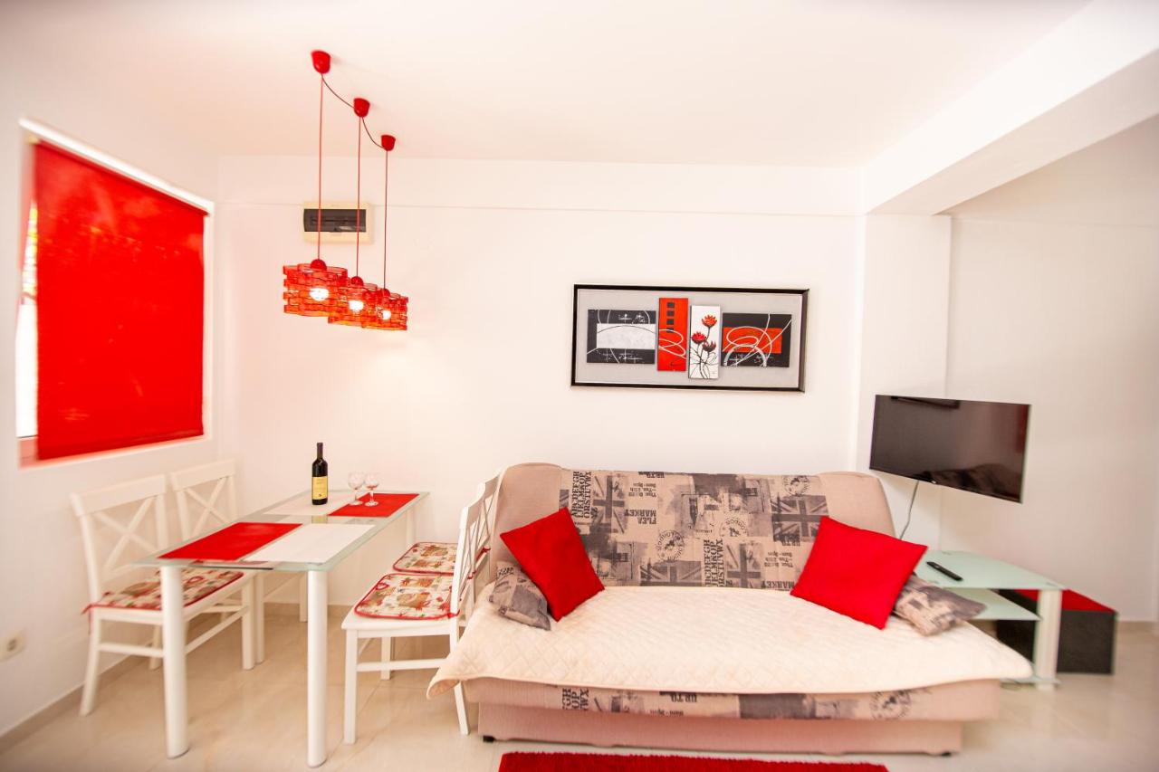 KlubNika - B&B Budua