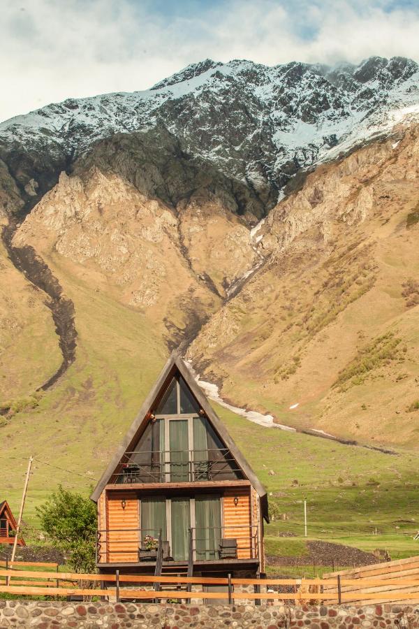 Sunset Cottage Kazbegi - Bed and Breakfast Stepantsminda