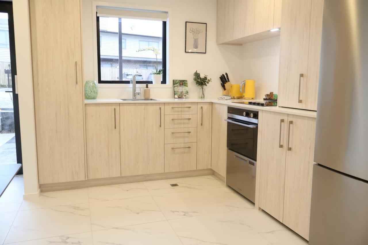 Cosy 2BR House in Awaroa Road - B&B Auckland