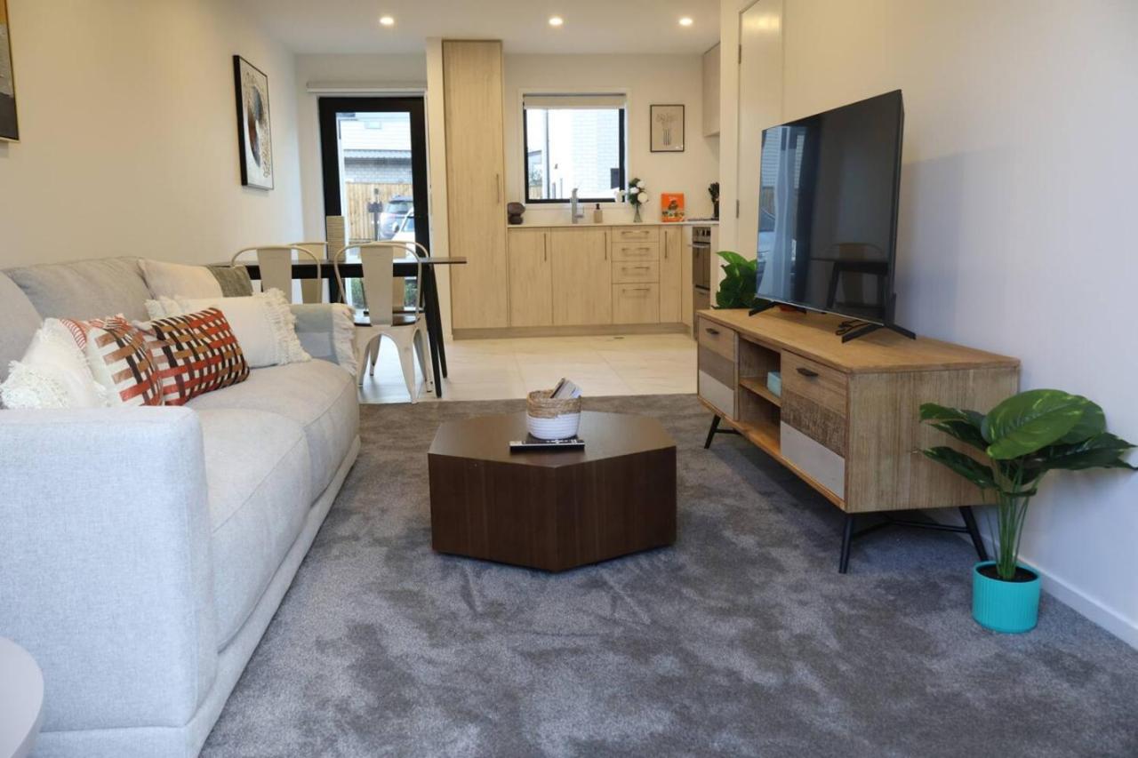 Cosy 2BR House in Awaroa Road - B&B