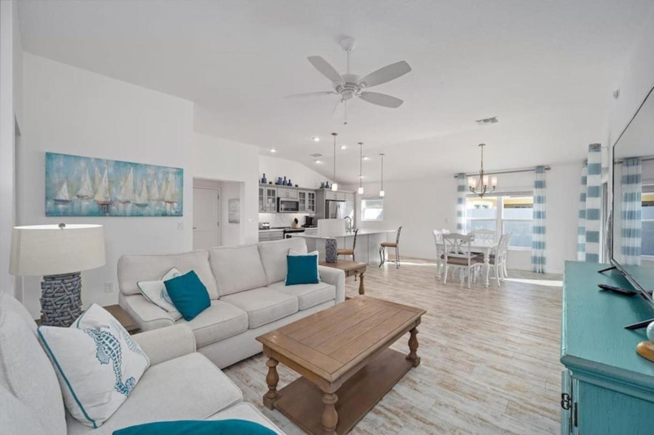 Massive newly built 3 bedroom - B&B The Villages