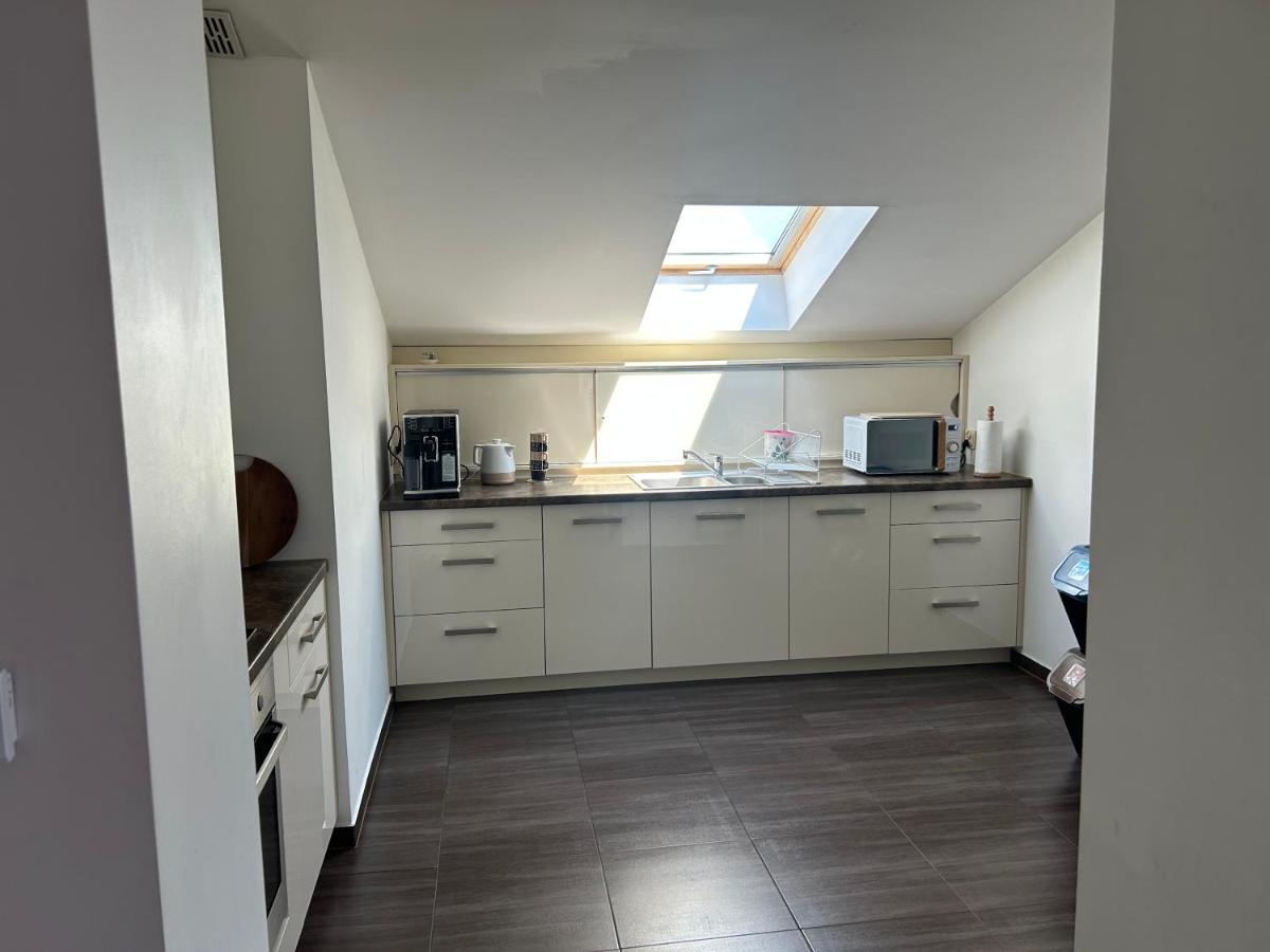 Apartament Bobrzańska - 4 bedrooms sypialnie