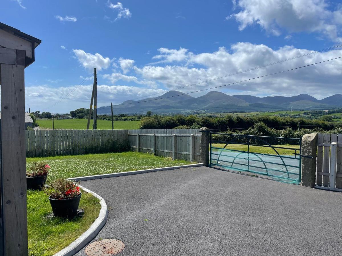 Roddys cottage three bedroom with hot tub sleeps6 - B&B Magherasaul