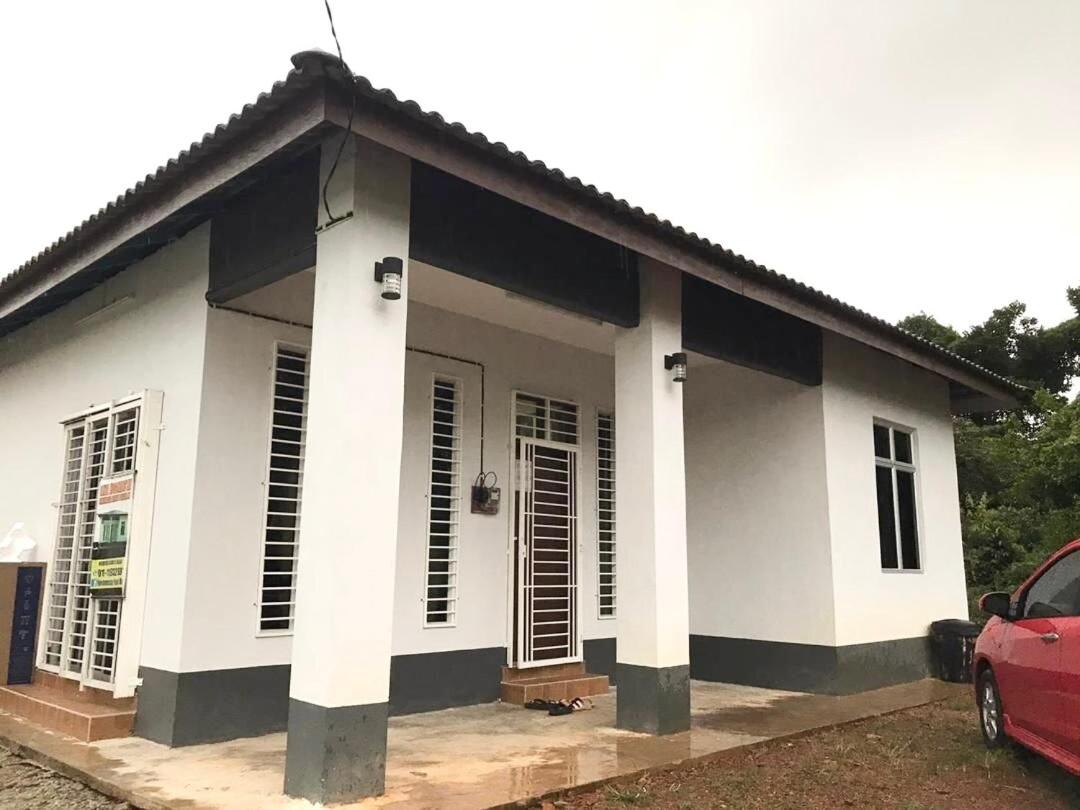 Kak Nie Homestay Bajet Selesa Pasir Mas - B&B