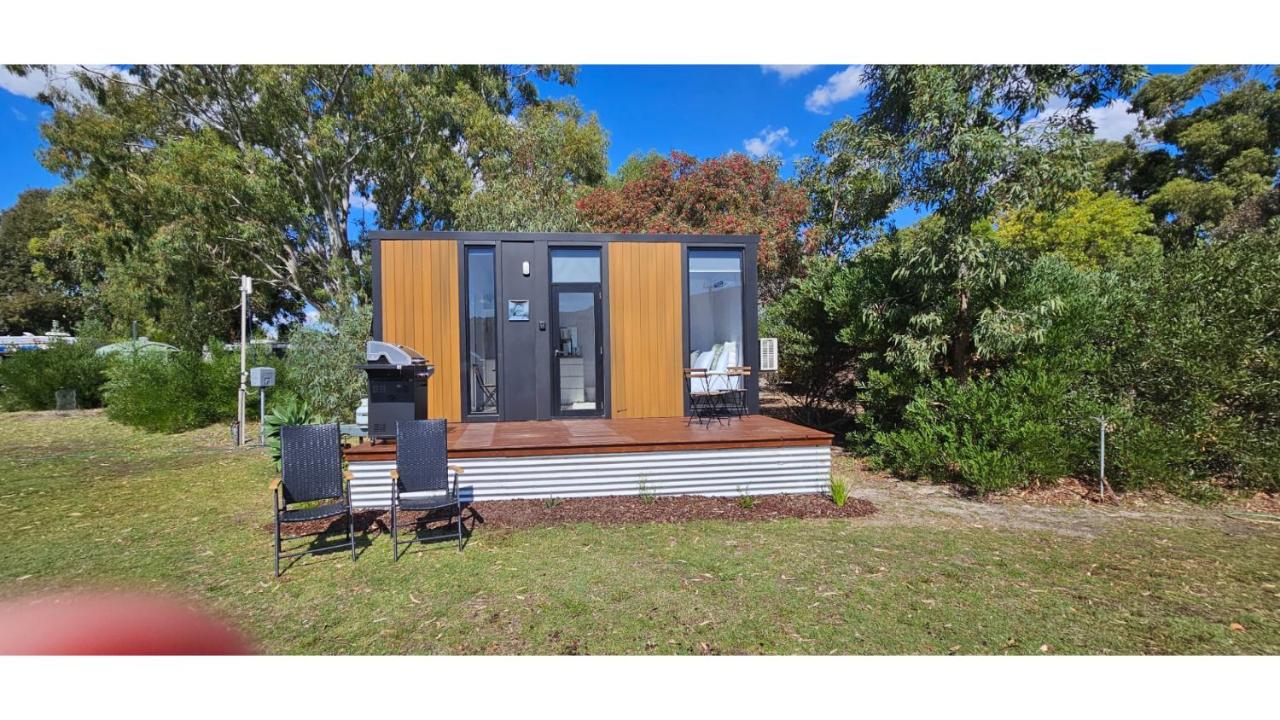 Halls Haven Tiny House 1 by Tiny Away - B&B