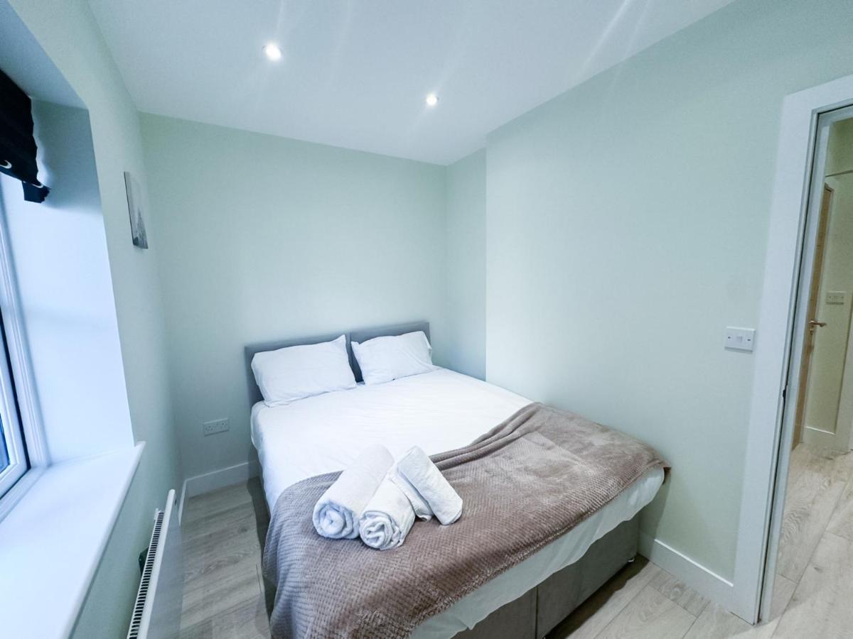 1 Bed Apartment located in Huntingdon Town Centre - Designed for Contractors & Professionals - Free WiFi - Smart TV - Fully Equipped Kitchen - Ideal for Long Work Stays - B&B Huntingdon