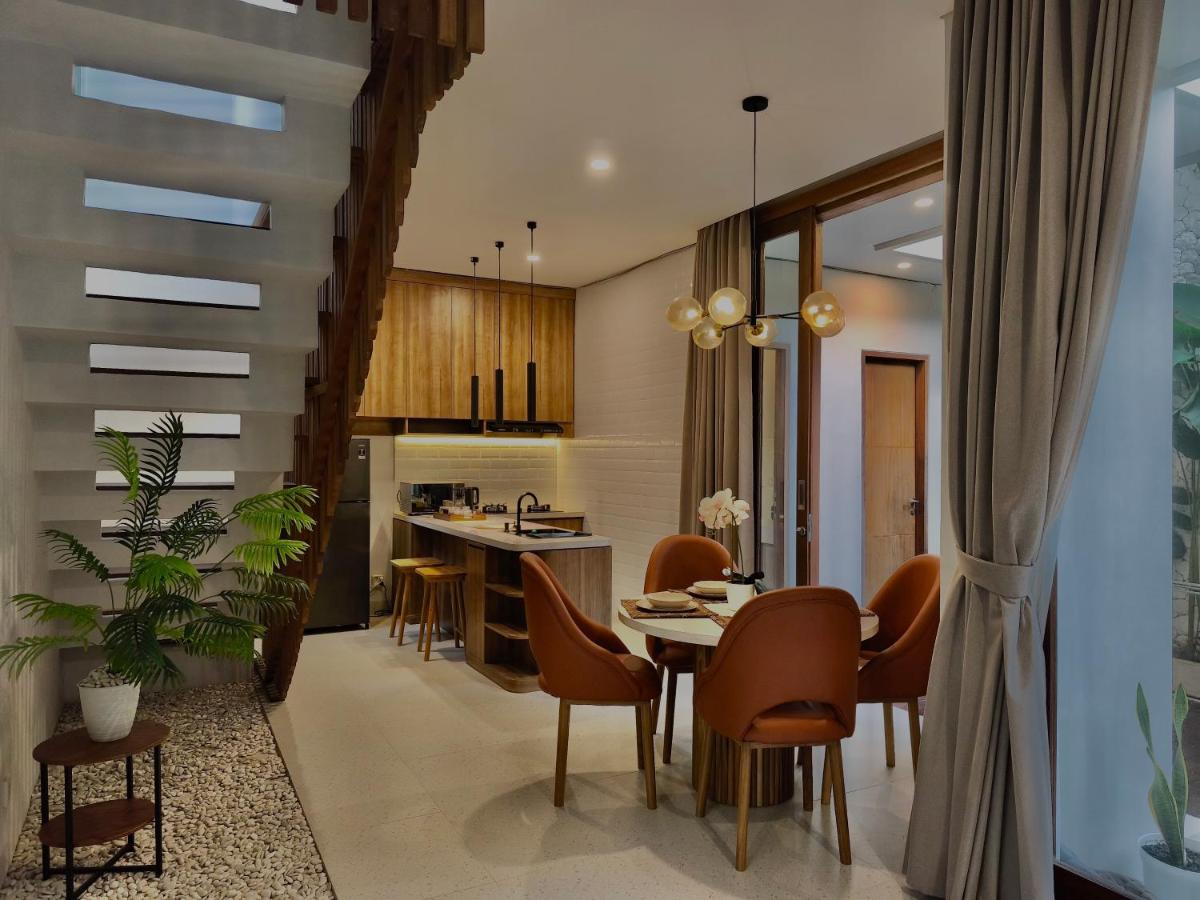 Island Escape - 2BR Tropical Villa in Seminyak - Bed and Breakfast Seminyak