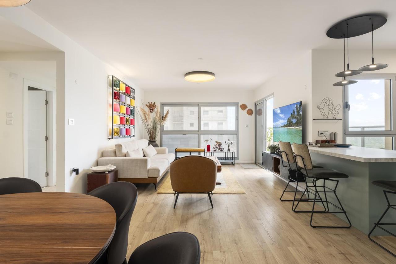 Poleg Beach Seaview Stylish Stay by Sea N Rent - Chambres d'hôtes Netanya