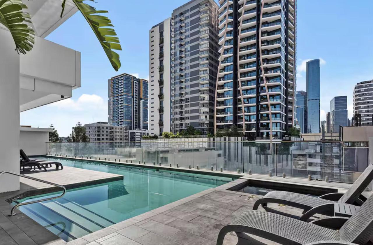The Perfect Location Gym, Pool & Parking M22 - Bed and Breakfast Brisbane