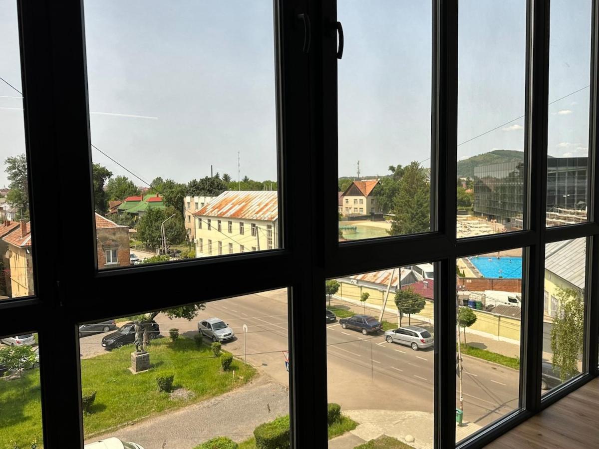 Apartmens Duhnovicha 112 ,напроти Аквапарка "Карпатія" - B&B Mukachevo