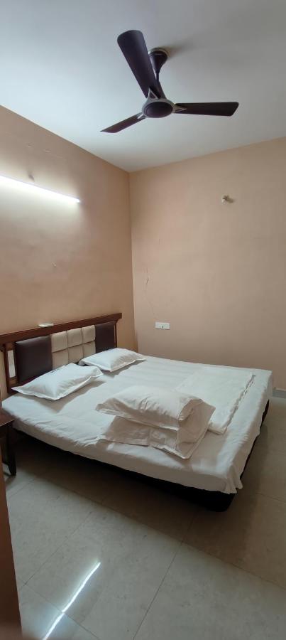 Deluxe One-Bedroom Apartment