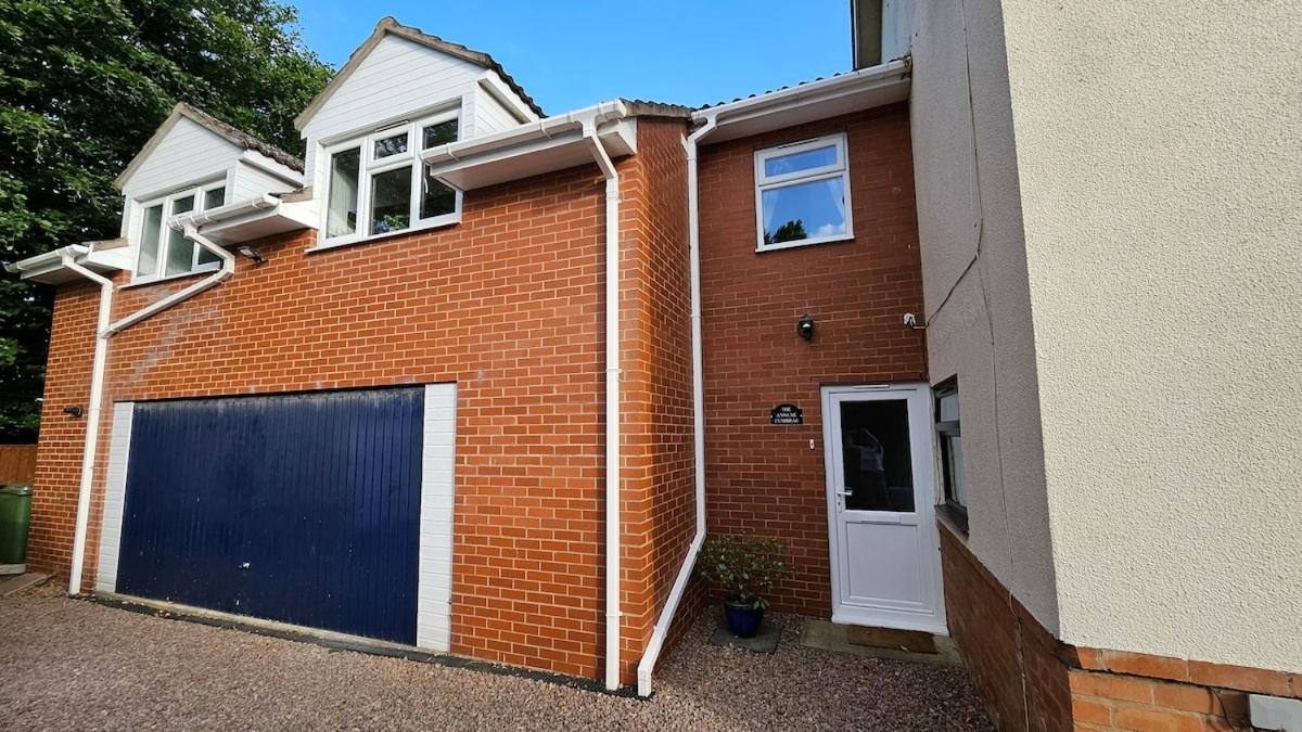 Two bedroom Annexe with Hot Tub - Ferienwohnung Malvern Link
